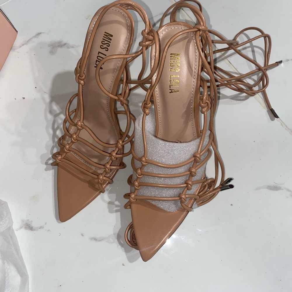 Miss Lola size 9 nude heels